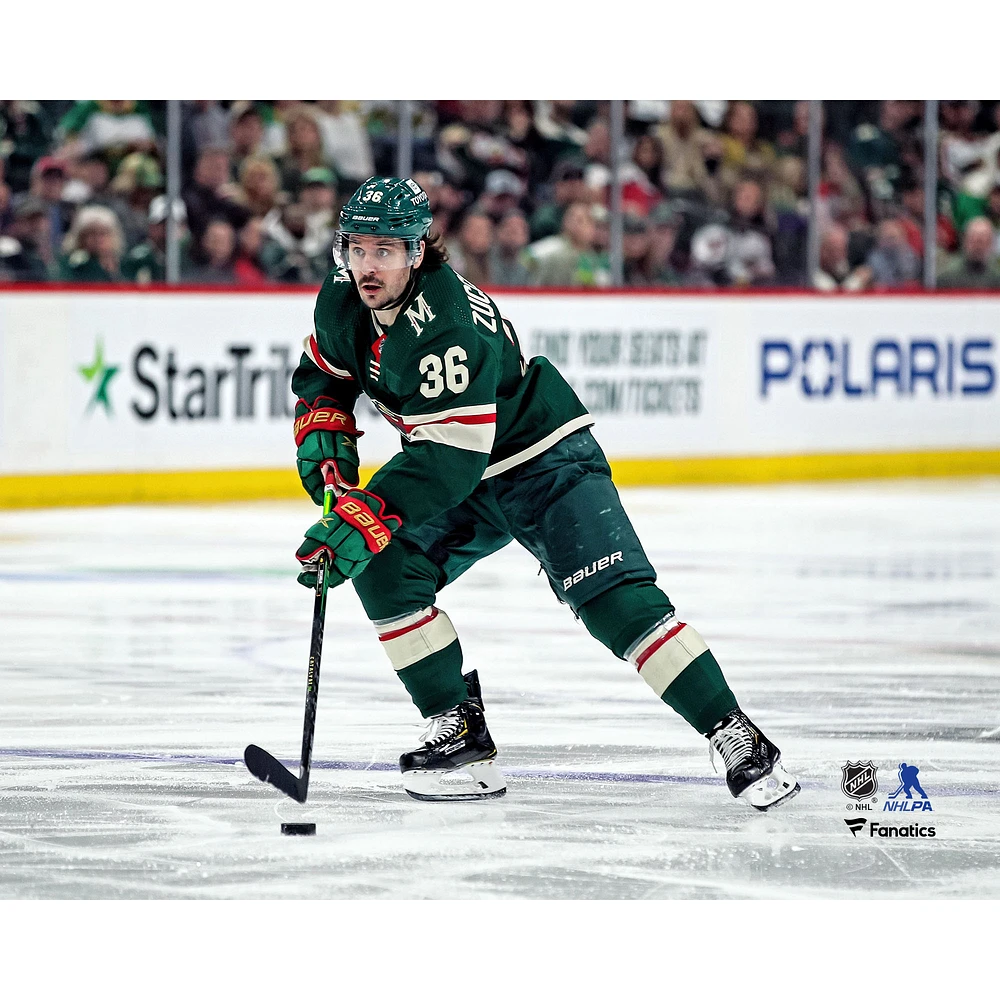 Mats Zuccarello, patins non signés du Wild Minnesota avec la rondelle lors premier match de première ronde des séries éliminatoires Coupe Stanley 2022