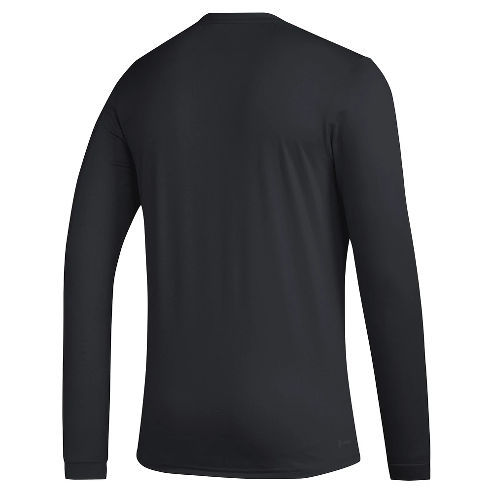 T-shirt d'avant-match à manches longues avec logo adidas pour hommes, NC State Wolfpack Primary Locker, noir