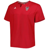 Haut rouge pour homme adidas NC State Wolfpack Notch Neck Iron Cage