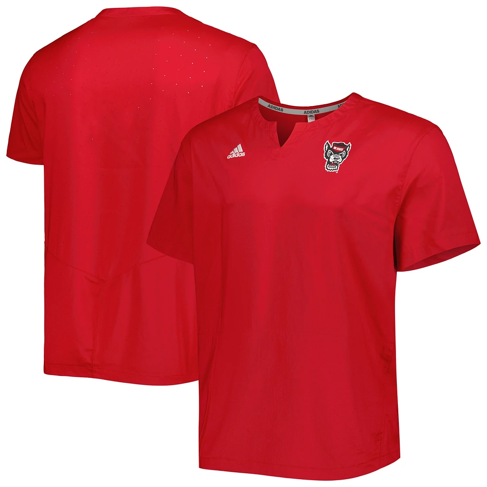 Haut rouge pour homme adidas NC State Wolfpack Notch Neck Iron Cage