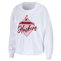 WEAR by Erin Andrews T-shirt court à manches longues blanc Nebraska Huskers Diamond pour femmes