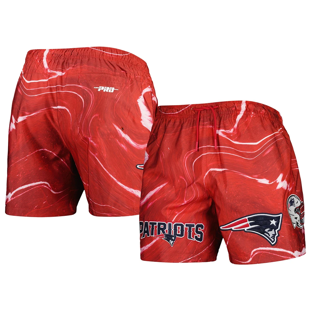 Short Pro Standard New England Patriots rouge imprimé marbré sur l'ensemble pour homme
