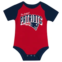 Newborn & Infant New England Patriots Dynamic Duo Bodysuit, Bib Knit Hat Set