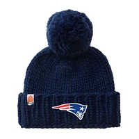 Sh*t That I Knit Navy New England Patriots Bonnet en laine mérinos à bords tricotés à la main avec pompon en fil pour femmes