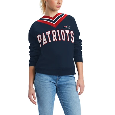 Sweat-shirt à col en V Tommy Hilfiger pour femmes des New England Patriots Heidi bleu marine