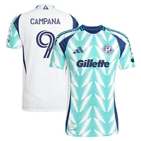 Maillot de joueur authentique adidas Leonardo Campana New England Revolution 2025 Eastern White Pine x Flag of pour homme