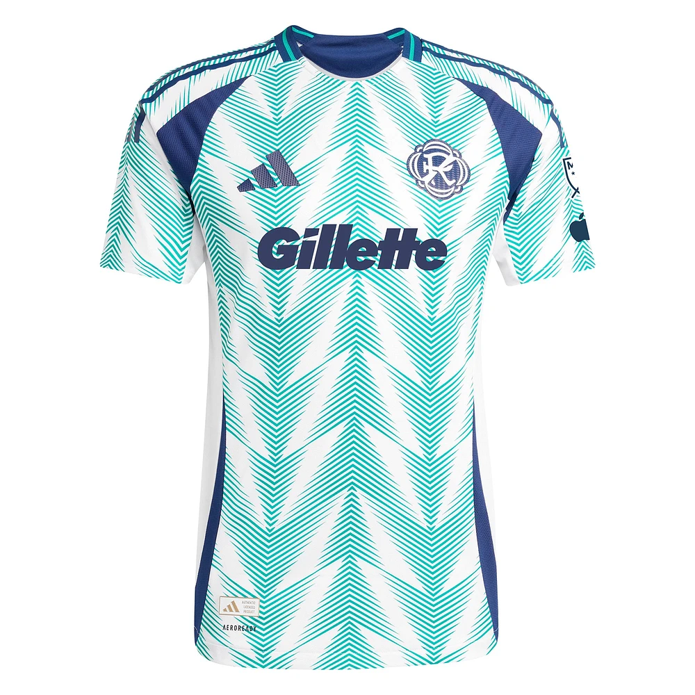 Maillot de joueur authentique adidas Luca Langoni New England Revolution 2025 Eastern White Pine x Flag of pour homme