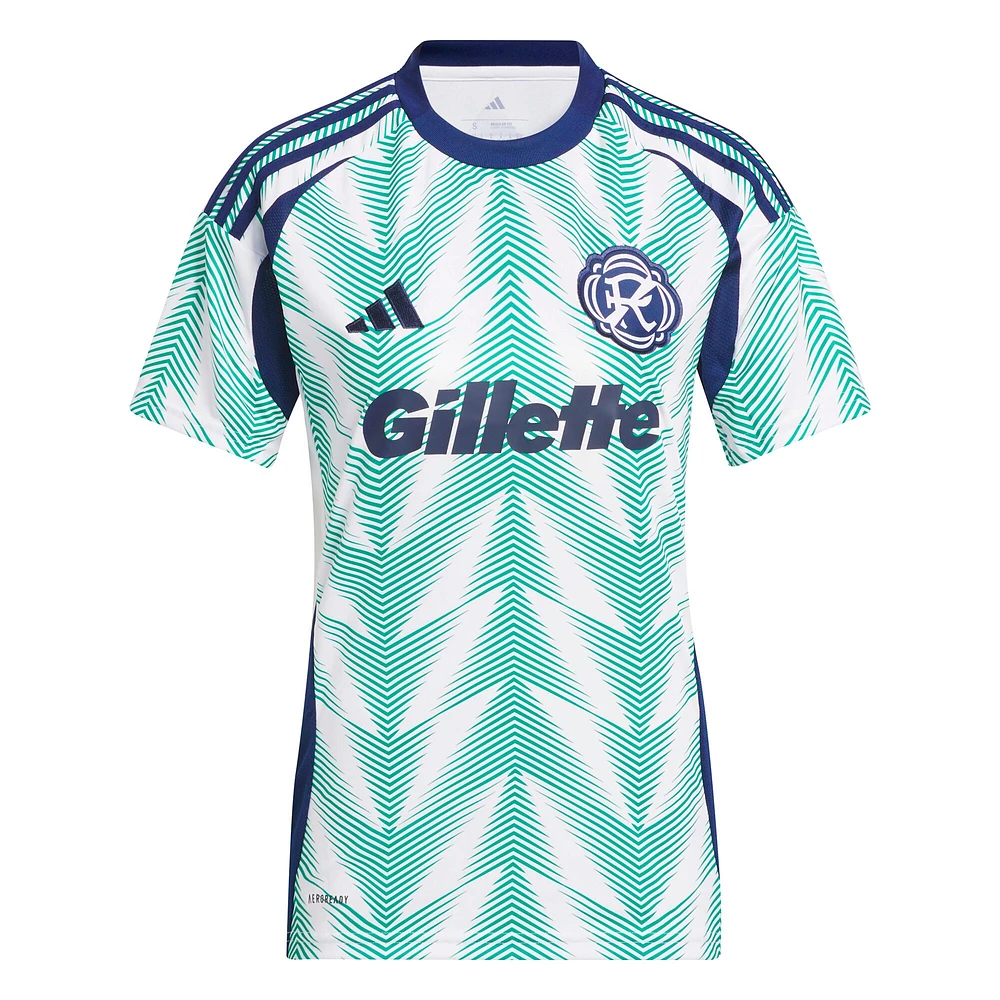 Maillot réplique de joueur adidas Carles Gil White New England Revolution 2025 Eastern Pine x Flag of pour femme
