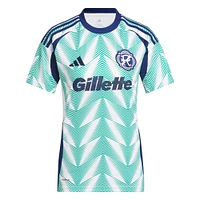 Maillot réplique de joueur adidas Carles Gil White New England Revolution 2025 Eastern Pine x Flag of pour femme