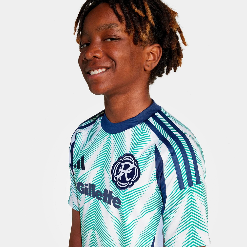 Maillot réplique adidas New England Revolution 2025 Eastern White Pine x Flag of pour jeunes