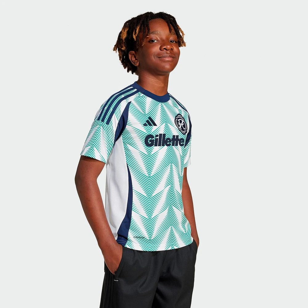Maillot réplique adidas New England Revolution 2025 Eastern White Pine x Flag of pour jeunes