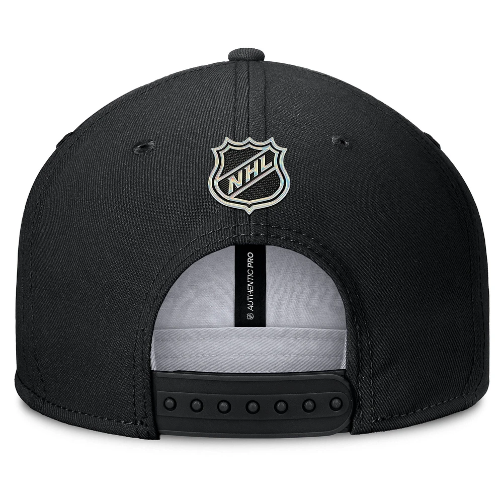 Casquette Snapback authentique Pro Alternate Jersey Fanatics noire pour homme des Devils du New Jersey