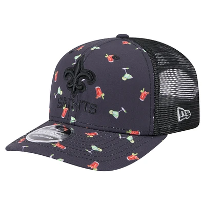 Casquette extensible à boutons-pression New Era bleu marine/noir New Orleans Saints Adventure Drinks Pattern 9SEVENTY pour homme