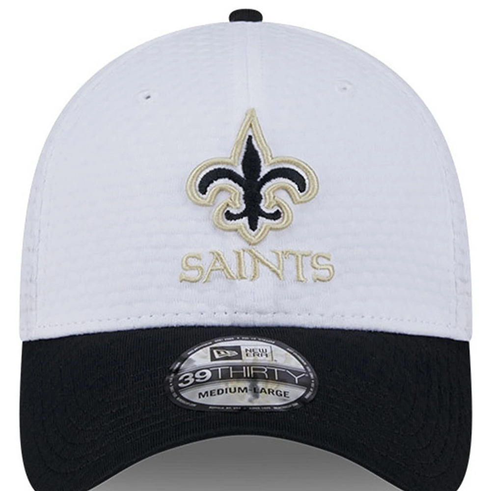 Men's New Era White/Black Orleans Saints 2024 NFL Training Camp 39THIRTY Flex Hat