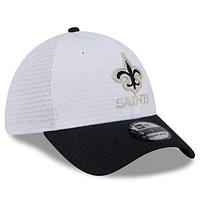 Men's New Era White/Black Orleans Saints 2024 NFL Training Camp 39THIRTY Flex Hat