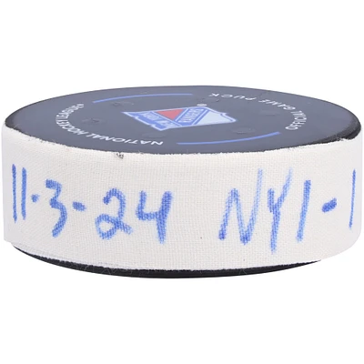 Rondelle de but utilisée par Casey Cizikas pour le match des Islanders de New York contre les Rangers de New York le 3 novembre 2024