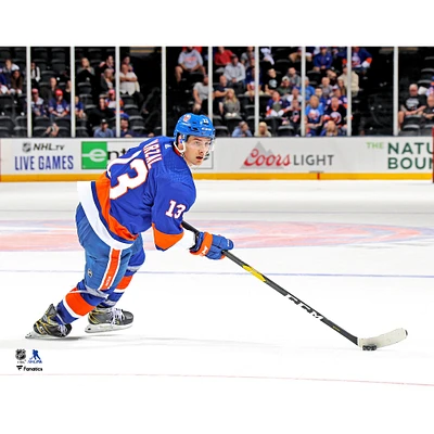 Photographie de patinage non signée du maillot bleu des Islanders New York Mathew Barzal