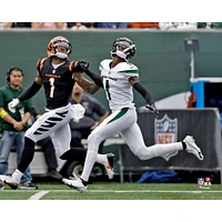 Ahmad Sauce Gardner New York Jets Unsigned Covers Ja'Marr Chase Photograph