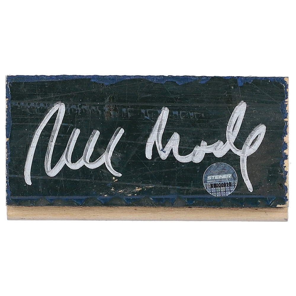 Pièce autographiée de 2" x 4" de Bill Bradley par les New York Knicks pour le Madison Square Garden