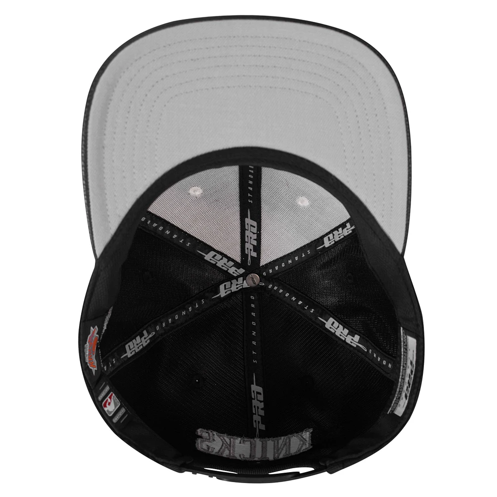 Men's Pro Standard Cream/Black New York Knicks French Terry Snapback Hat