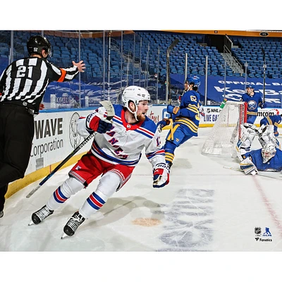 Photographie non signée de célébration du premier but la LNH d'Alexis Lafreniere des Rangers New York