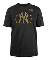 T-shirt noir New Era pour hommes des York Yankees 2024 Journée forces armées