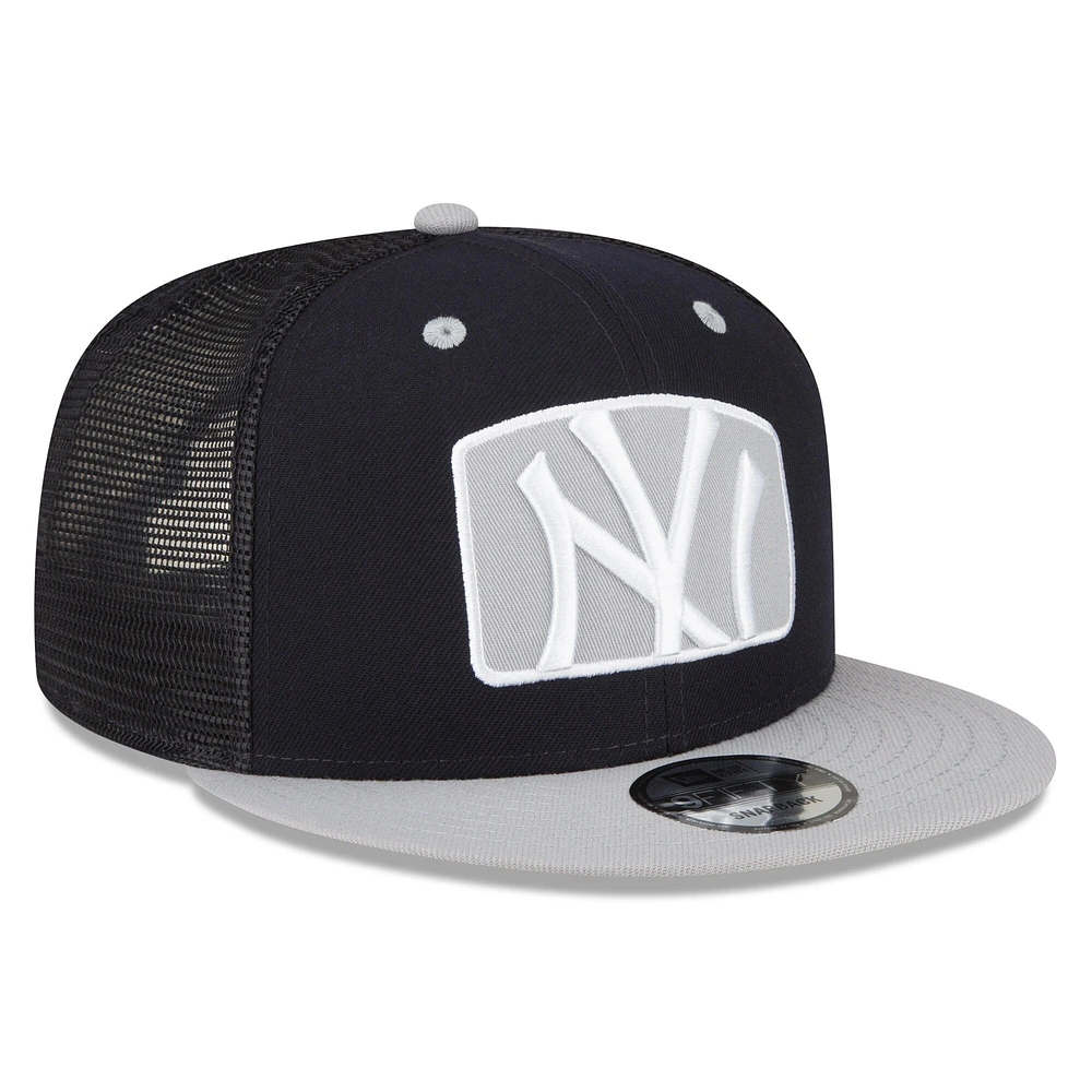 Men's New Era Navy New York Yankees Logo Zoom Trucker 9FIFTY Snapback Hat