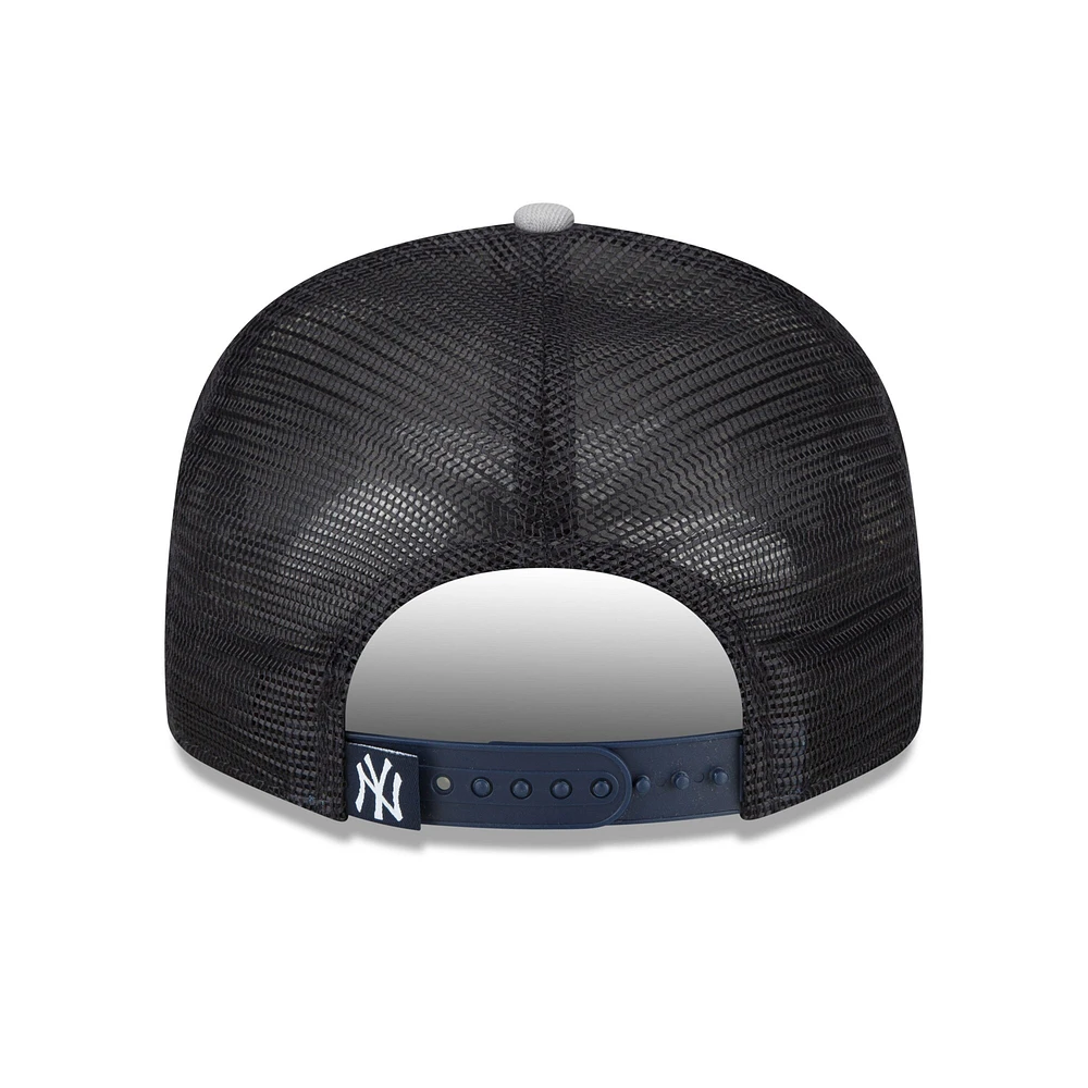 Men's New Era Navy New York Yankees Logo Zoom Trucker 9FIFTY Snapback Hat
