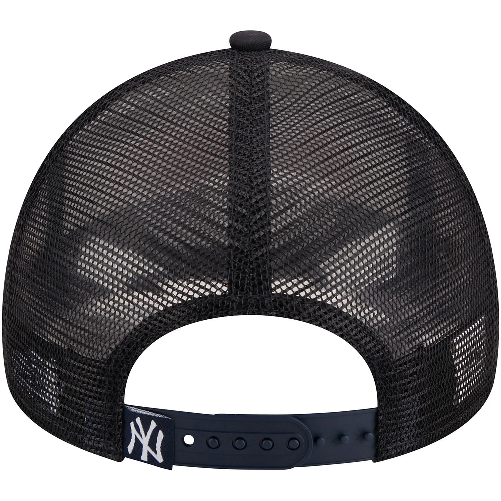 Men's New Era Navy New York Yankees Stacked 9FORTY Trucker Adjustable Hat