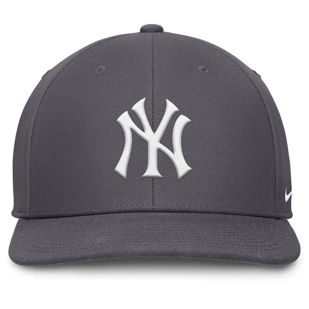 Men's Nike Gray New York Yankees Pro Performance Snapback Hat