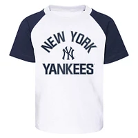 Toddler White/Heather Gray New York Yankees Groundout Baller Raglan - T-Shirt & Shorts Set