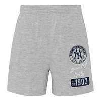 Toddler White/Heather Gray New York Yankees Groundout Baller Raglan - T-Shirt & Shorts Set