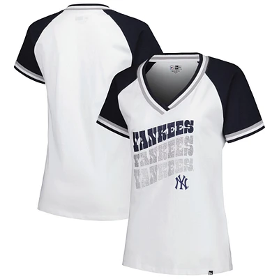 T-shirt blanc à col en V New Era York Yankees pour femme jersey double reliure raglan