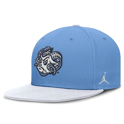 Casquette ajustée bicolore Primetime Performance pour homme Jordan Brand Carolina Blue/White North Tar Heels