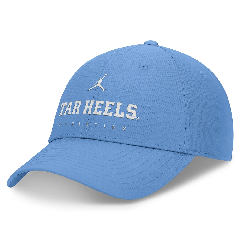 Casquette ajustable Jordan Brand North Carolina Tar Heels 2024/25 On-Field Club Performance bleu clair pour homme