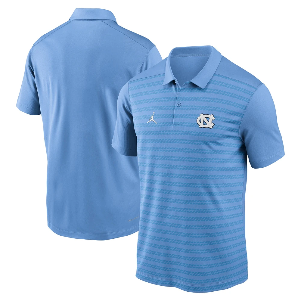 Polo Jordan Brand Carolina Blue North Tar Heels 2024 pour homme, début de saison, entraîneurs, performance sur le terrain