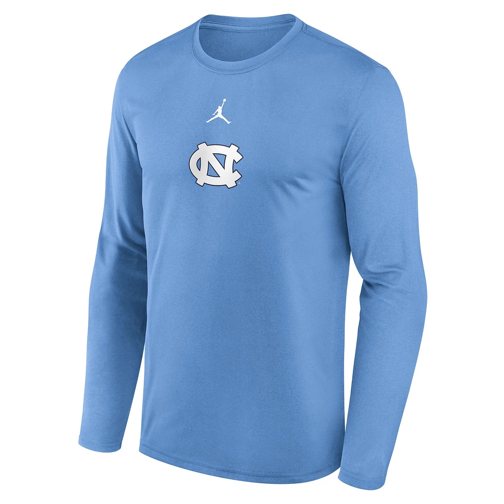 T-shirt à manches longues Jordan Brand Carolina Blue pour homme des Tar Heels de Caroline du Nord On-Court Basketball Shootaround Performance
