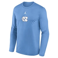 T-shirt à manches longues Jordan Brand Carolina Blue pour homme des Tar Heels de Caroline du Nord On-Court Basketball Shootaround Performance