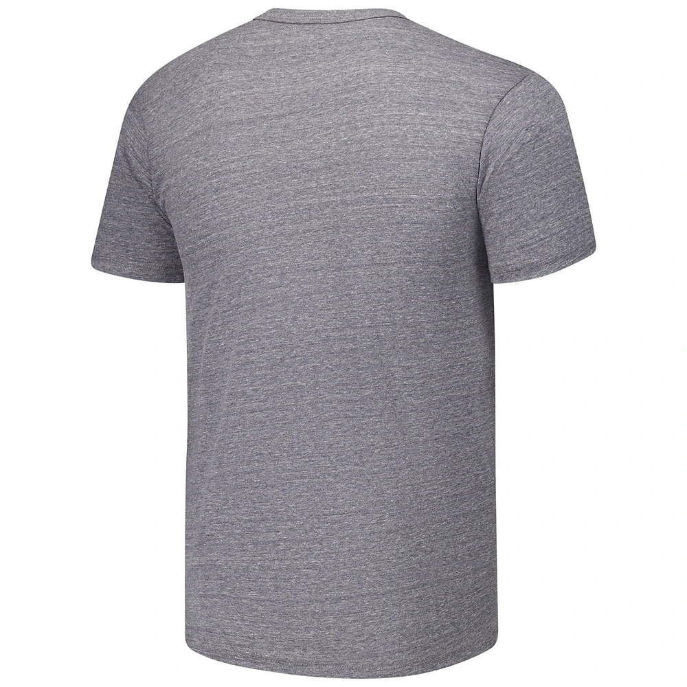T-shirt à trois bandes Victory Falls Tall Arch 2.0 des Tar Heels de Caroline du Nord pour hommes, gris chiné, vêtements universitaires