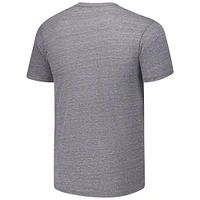 T-shirt à trois bandes Victory Falls Tall Arch 2.0 des Tar Heels de Caroline du Nord pour hommes, gris chiné, vêtements universitaires