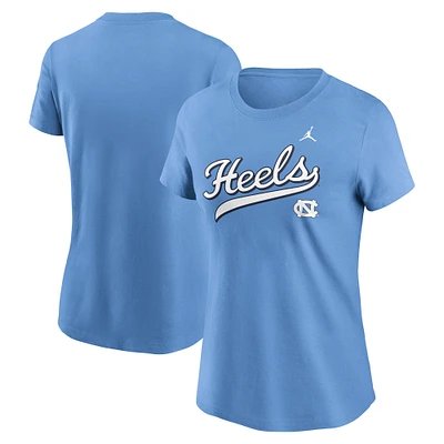 T-shirt Jordan Brand Carolina Blue pour femme, motif local des Tar Heels de Caroline du Nord