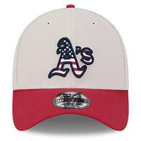 Men's New Era  Khaki/Red Oakland Athletics 2024 Fourth of July 39THIRTY Flex Hat