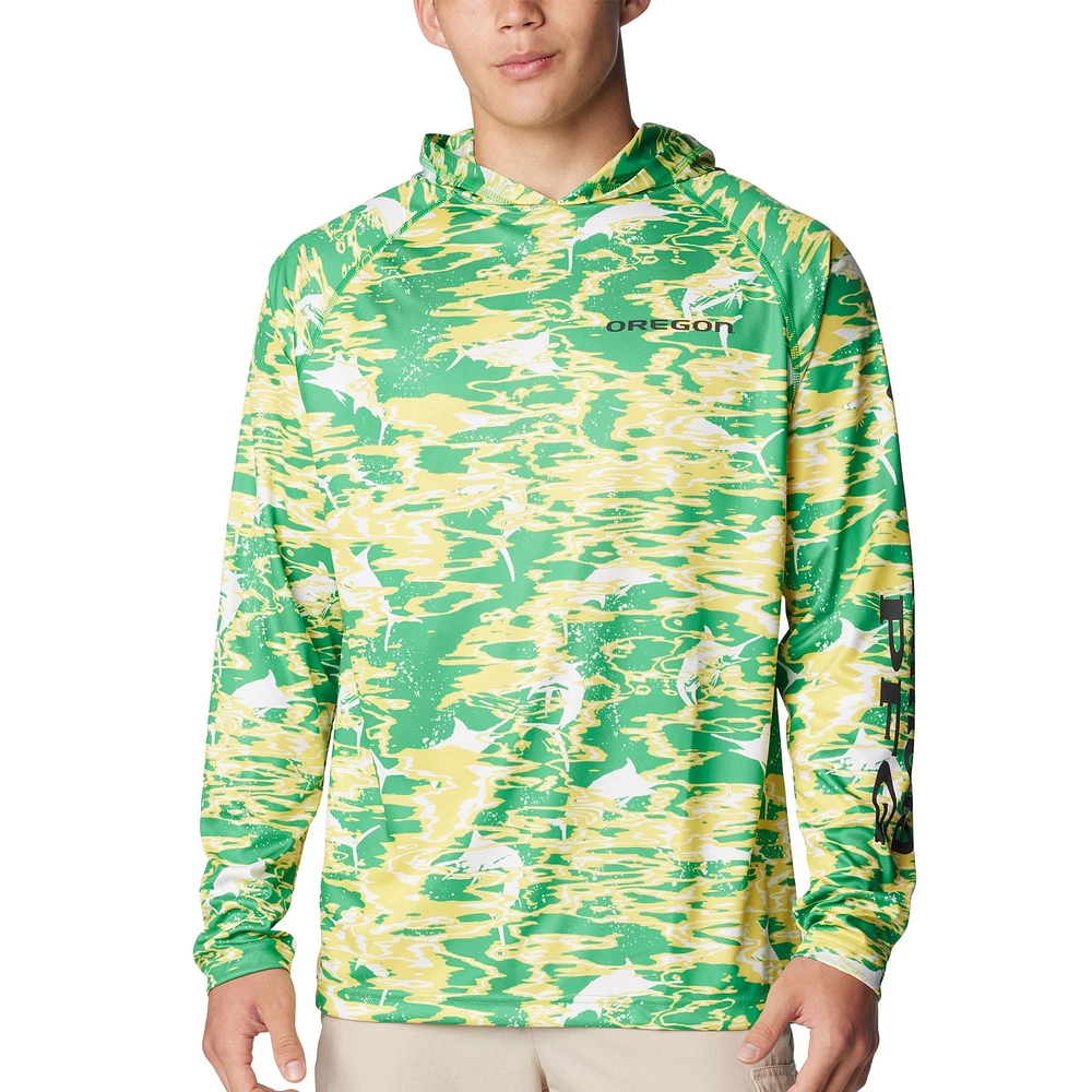 Men's Columbia Green Oregon Ducks PFG Terminal Tackle Omni-Shade Rippled Long Sleeve Hooded T-Shirt