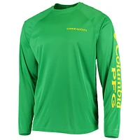 Men's Columbia Green Oregon Ducks Terminal Tackle Omni-Shade Raglan Long Sleeve T-Shirt