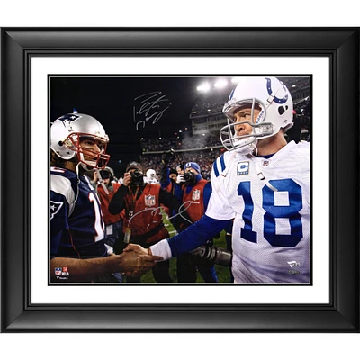 Peyton Manning & Tom Brady Colts vs Patriots Photographie de poignée de main 16" x 20" encadrée et signée