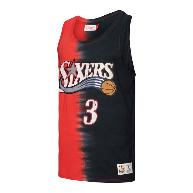 Mitchell & Ness Allen Iverson pour homme Noir/Rouge Philadelphia 76ers Hardwood Classics Tie-Dye Nom et numéro - Débardeur