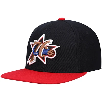 Casquette Snapback bicolore 2.0 Mitchell & Ness pour hommes des Philadelphia 76ers Hardwood Classics Team noir/rouge