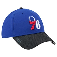 Men's New Era Royal/Black Philadelphia 76ers Sport Night Visor Hit 39THIRTY Flex Hat