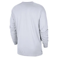 T-shirt de tir à manches longues Nike Philadelphia 76ers 2024/25 City Edition Authentic Pregame Performance pour homme Blanc