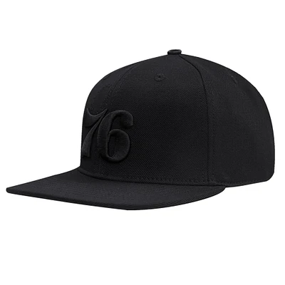Casquette Snapback ton sur ton Pro Standard noire Philadelphia 76ers Classics pour homme